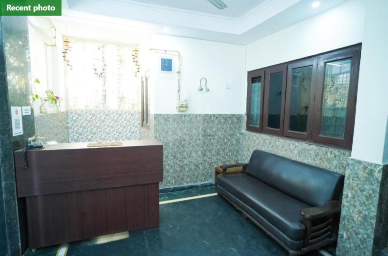 Hotel Oscar - East Of Kailash 3*