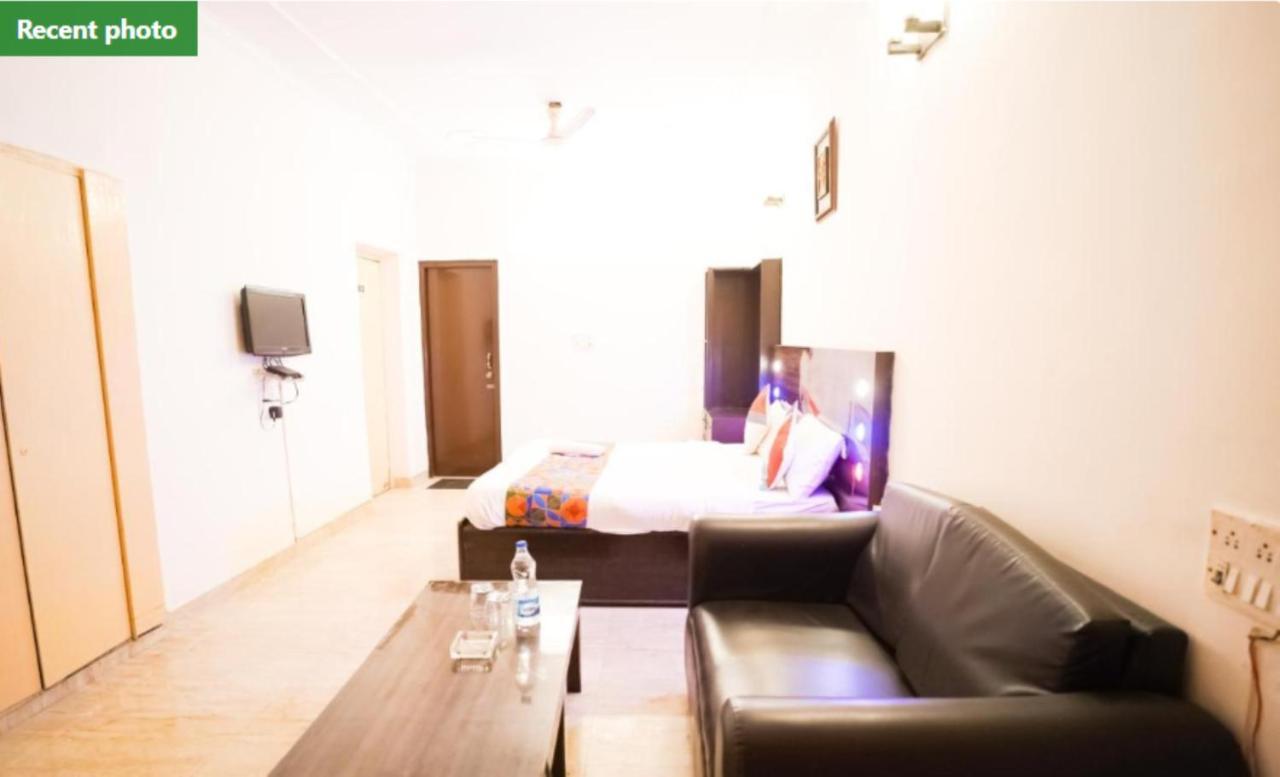 Hotel Oscar - East Of Kailash 3*